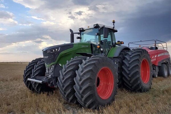 Fendt tractor pulling a square baler.
